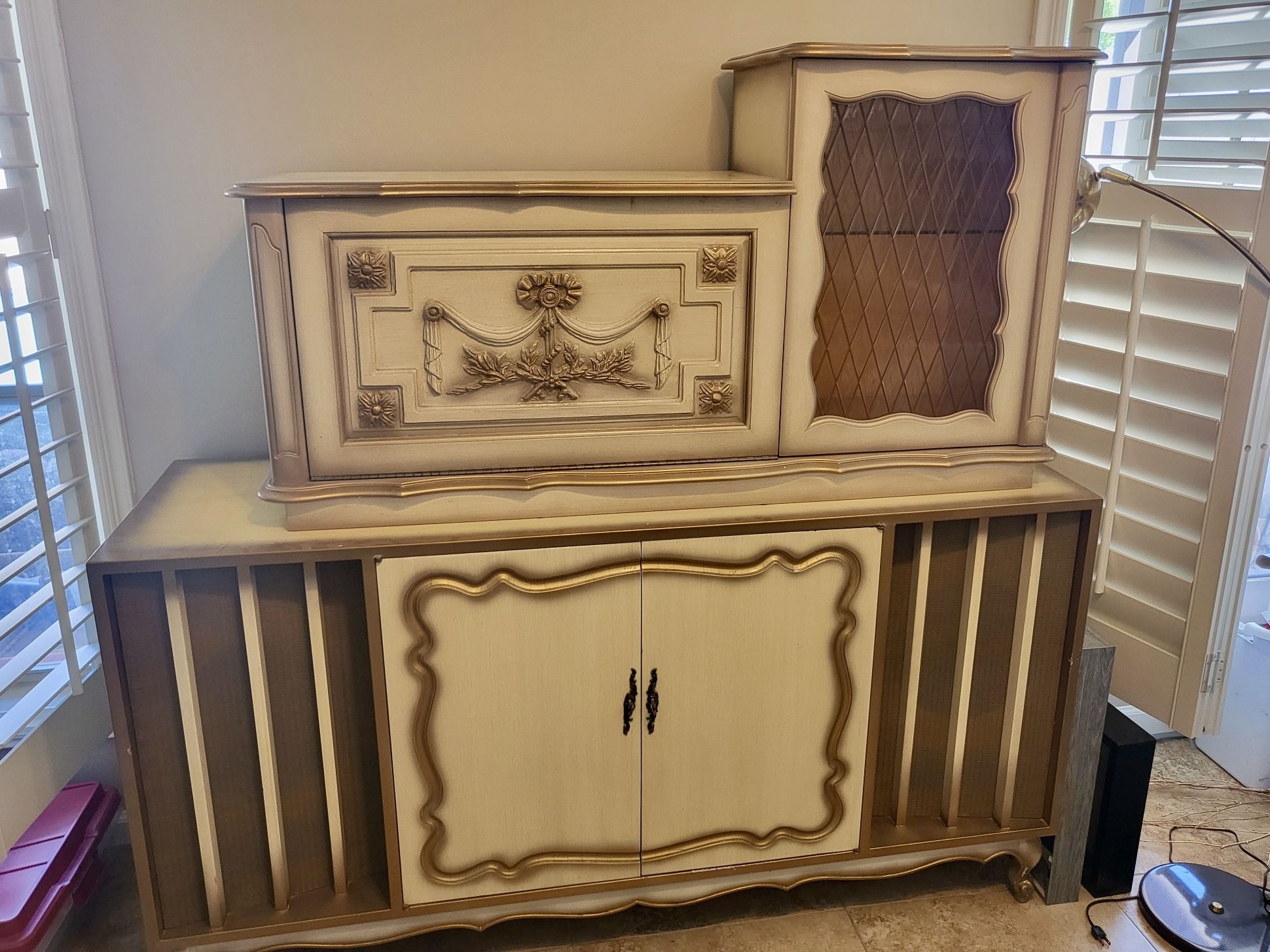 Mid-Century Stereo Hutch