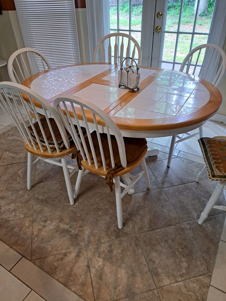 Solid Wood Dinning Table with 6 Chairs