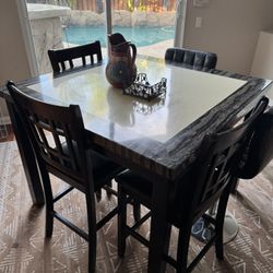 Dinner Table / Mesa Para Comer 