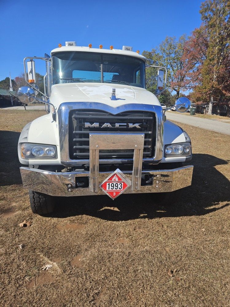2016 Mack Granite cab chassis