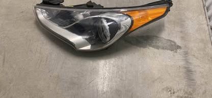 2013 HYUNDAI VELOSTER DRIVER SIDE HEADLIGHT