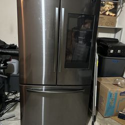 Samsung - 28 cu. ft.  Smart Refrigerator with Family Hub 