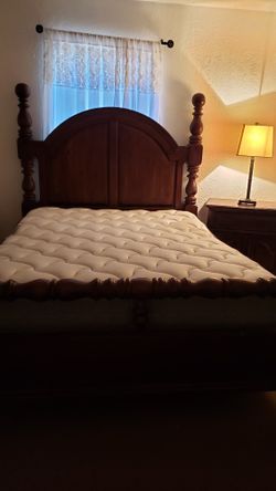 Cama Con Un Buro "QUEEN" ESTOY EN "NORTHEAST"