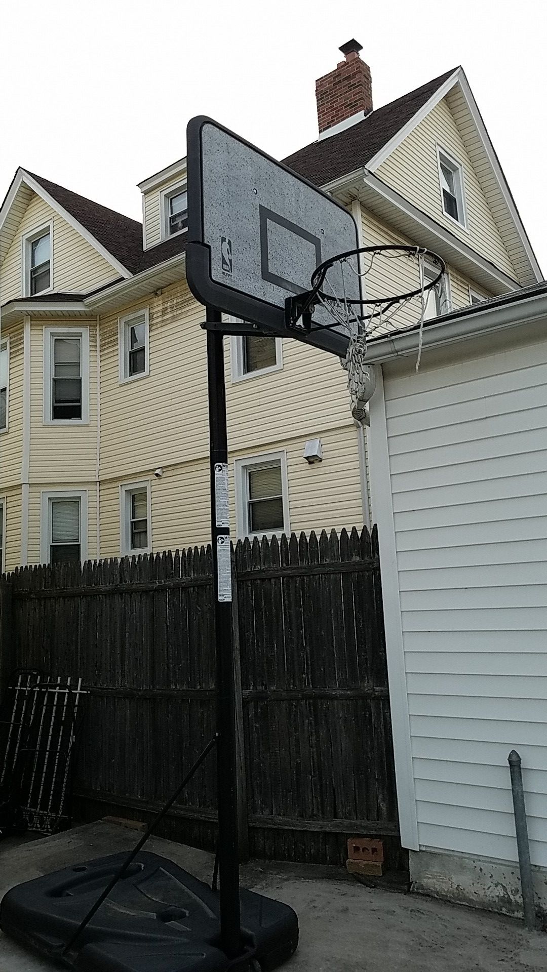 Basketball hoop