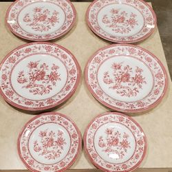 Churchill (Indian Tree) dishes. 4 dinner plates & 2 bread & butter plates