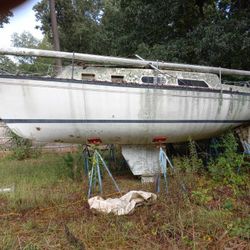 33 Foot Sail Boat  Needs TLC  Brand New Volvo Moter Ru In A In Great Title Clean30 00 U To Pick Up 3300 I Deliv. New Volvo moter