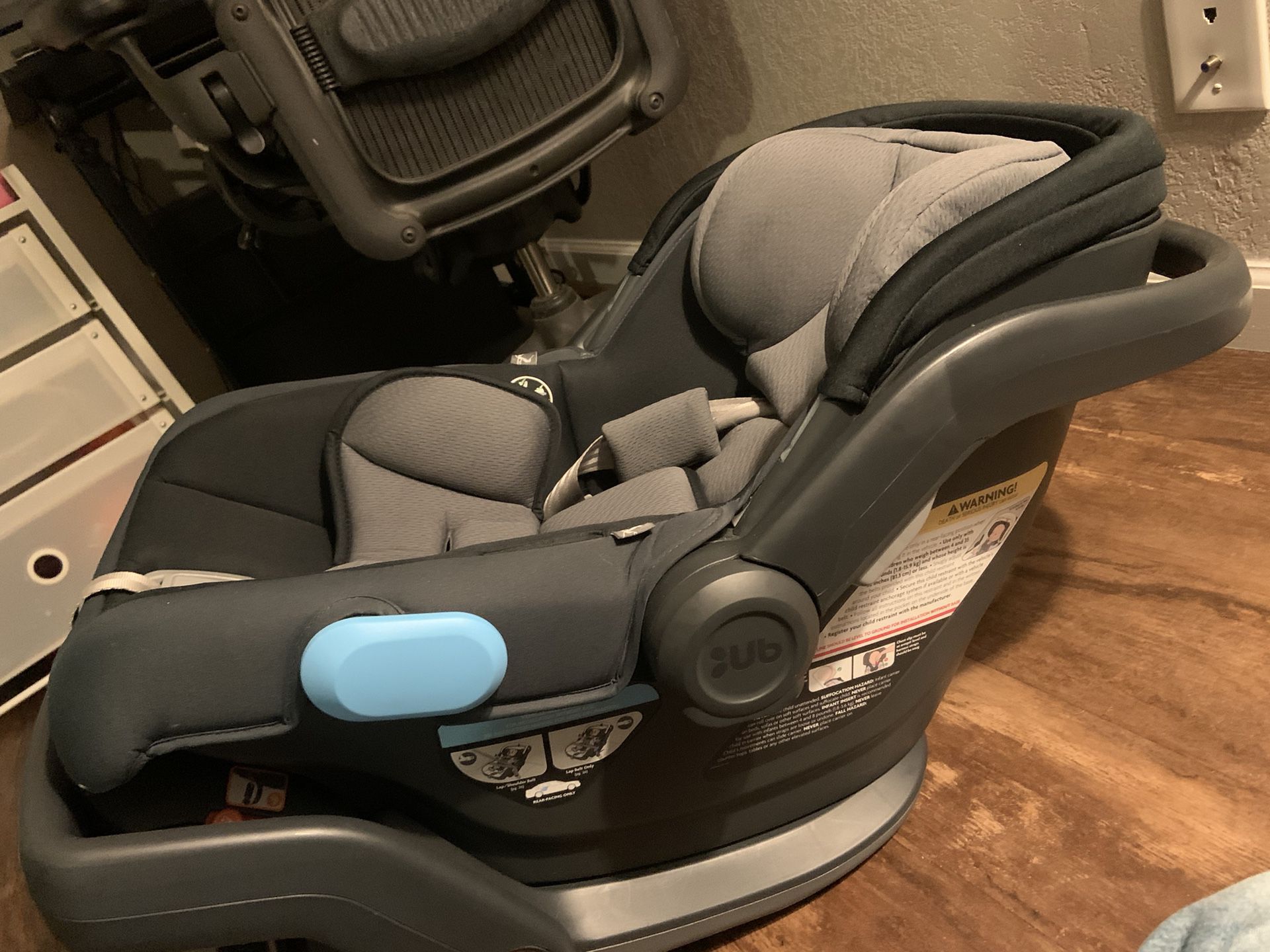 Baby car seat + Base, Uppababy Mesa V2
