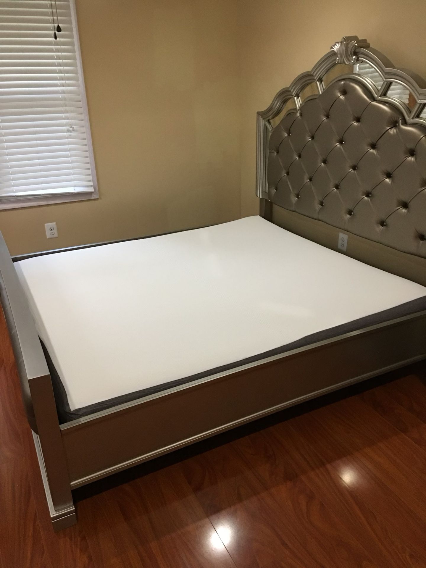 Champagne King 3-Piece Bedroom Set