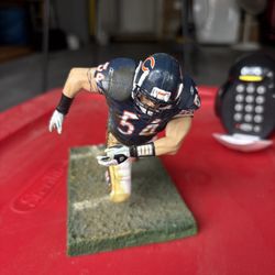 Bryan Urlacher Statue