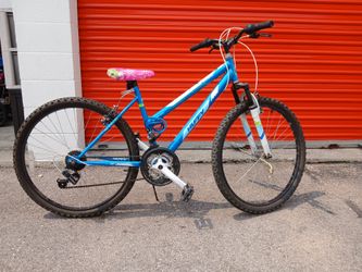 Huffy Incline 26 inch Hardtail Mountain Bike Womens 18 Speed