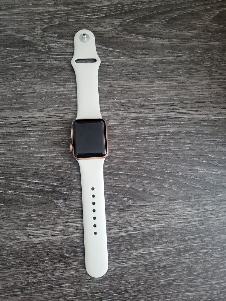 APPLE WATCH
SERIES 3
38MM
ALUMINUM
CASE