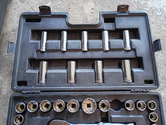 Duralast 1/2 drive ratchet and socket set