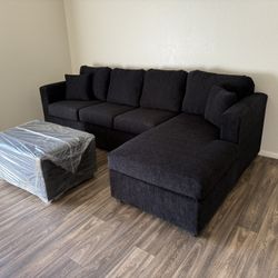 💥 Bran New Black Sectionals With Free Ottoman ( Happy Customer )