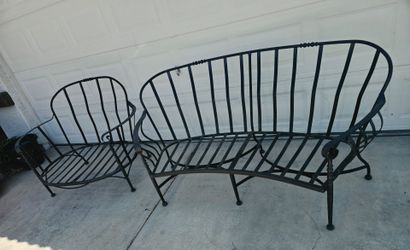 $400 BEAUTIFUL PATIO SET BIG LOVE SEAT AND BIG CHAIR