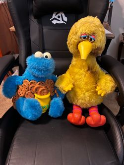 ‘86 Big bird and ‘87 Cookie Monster, vintage toys