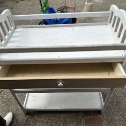 FREE CHANGING TABLE 