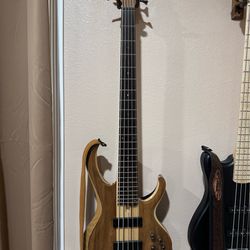 Ibanez btb745