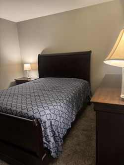 Queen Bedroom Set, Mattress, 50in TV, Sofa Table