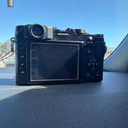 FUJIFILM X10 12MP Digital Camera with 12 Megapixel Optical Zoom Black 95%New