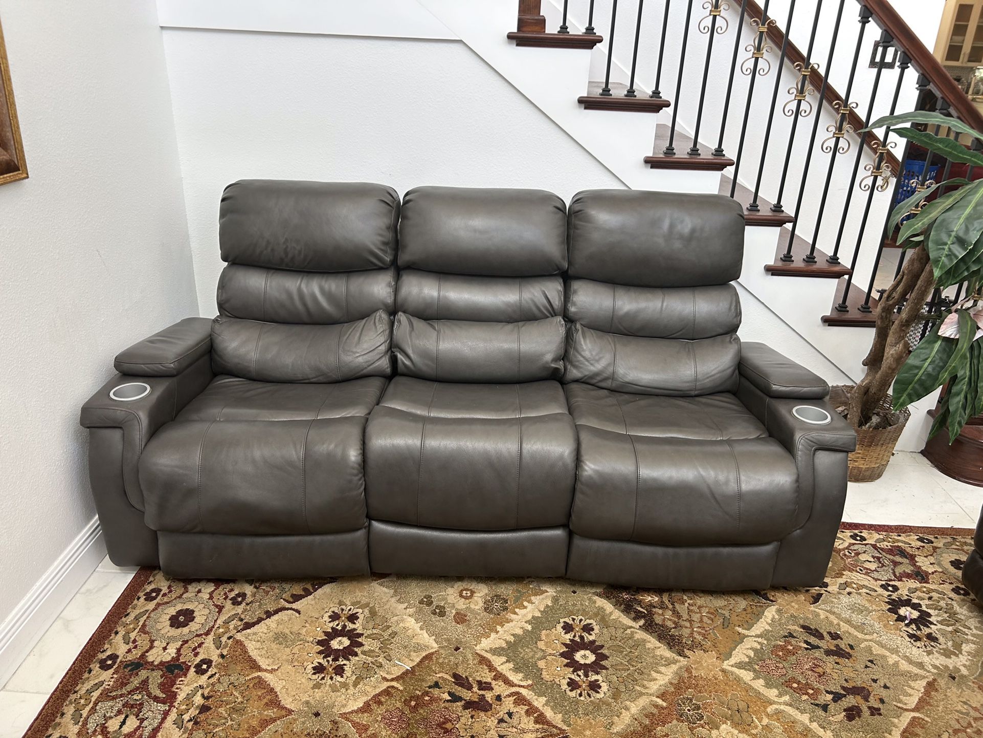 Sofa King Comfortable Genuine Dark Leather Electric Recliner For Sale! Free Local Delivery 🚚