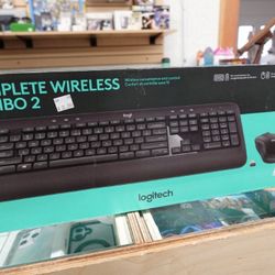 Logitech Advanced Combo Wireless Keyboard and Mouse in Black