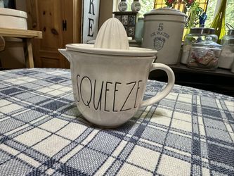 Large Rae Dunn Ceramic Juicer
