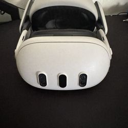 Oculus Quest 3 With Charging Strap