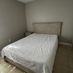 Queen Bedroom Set – Mattress NOT Included – Excellent Condition