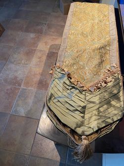 Decorative table runner