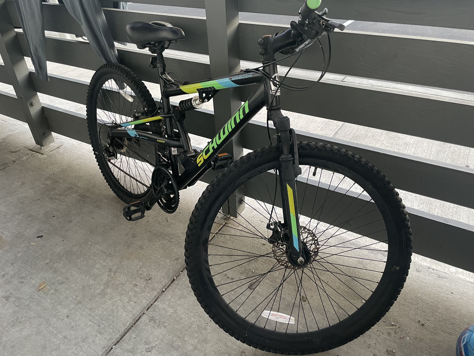 schwinn 29 inch bicycle Amazon.com : Bonafide Men and Women Mountain Bike, Front Suspension, 24-Speed, 29-Inch Wheels, 17-Inch Aluminum Frame, Matte Black/Red : Sports & Outdoors Mechanical disc brakes deliver all Schwinn 29 Inch 29 Knowles