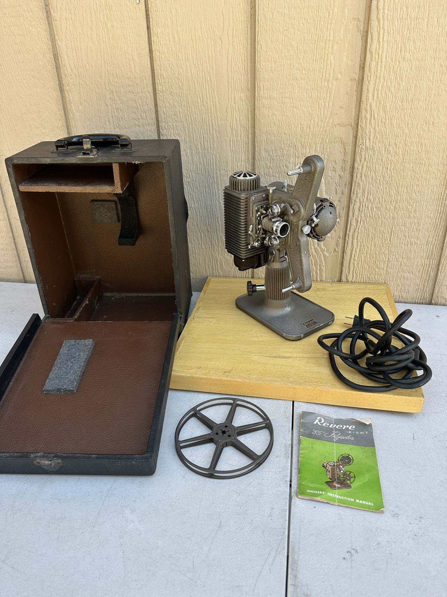 Vintage Revere Eight 8mm Film Projector Model 85 w/ Case, Reel & Cable - WORKING