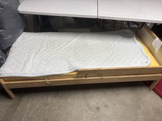 Wood Todler Frame Bed With Mattress