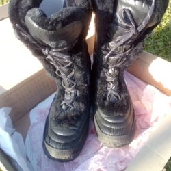 North Face Black Faux Fur Boots Retail $120