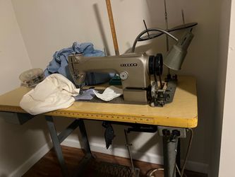Riccar Sewing Machine With Table
