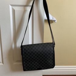 Louis Vuitton messenger back
