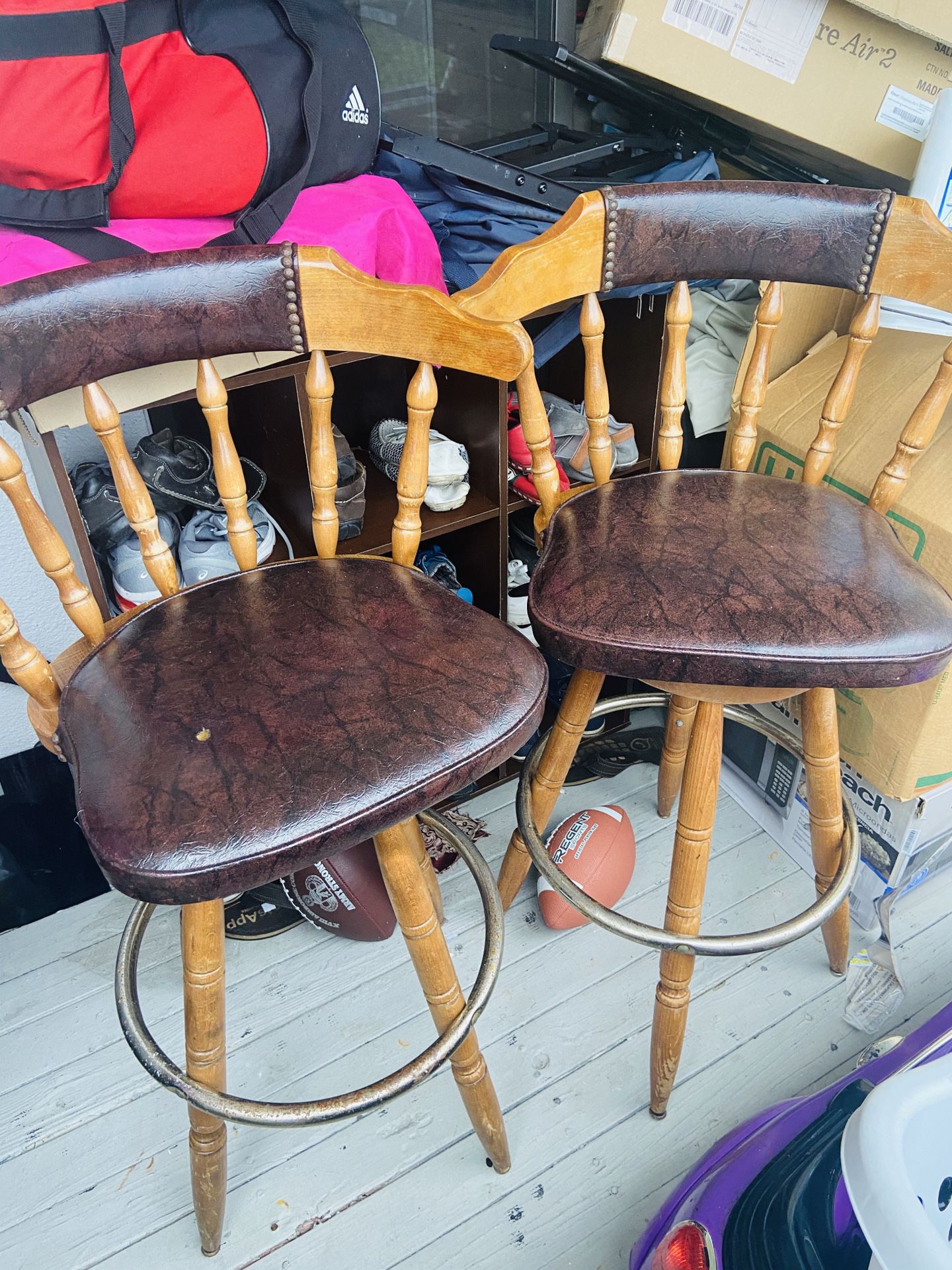 🌟 2 LEATHER BAR STOOLS 🌟 brown wooden stand