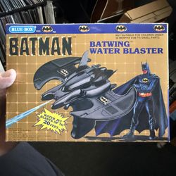 Toybiz Batman 1989 Batwing Water Blaster 