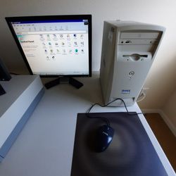 Beautiful Condition DELL *Desktop Only Windows 98