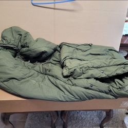 Army Surplus Intermediate Cold Sleeping Bag With Hood