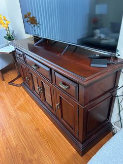 Entertainment center
