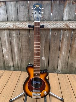 Pignose guitar with built in amplifier