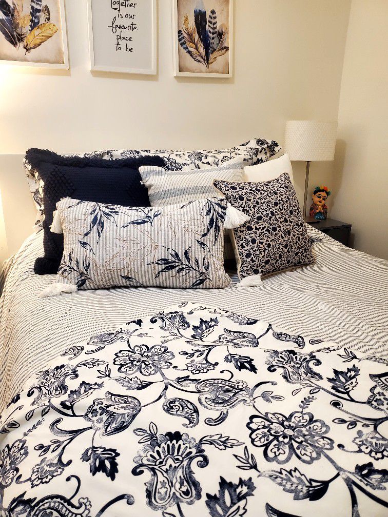 IKEA Duvet Cover And Pillowcases, White-dark Blue  KING--CONJUNTO  ACOLCHADO 