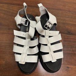 5 Pairs Of Women’s Shoes