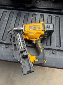 DeWALT DCN920 20V MAX XR 21° Plastic Collated Nailer