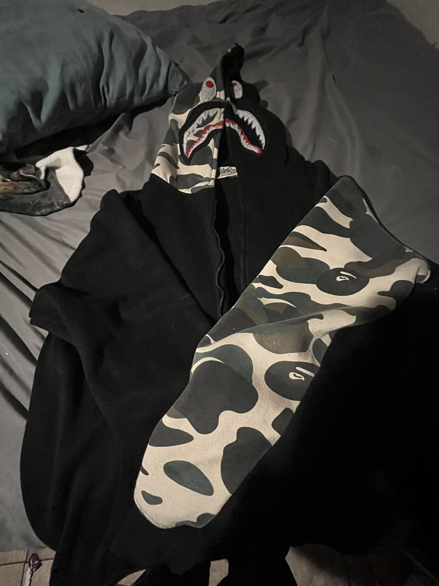 bape hoodie (broken zipper)