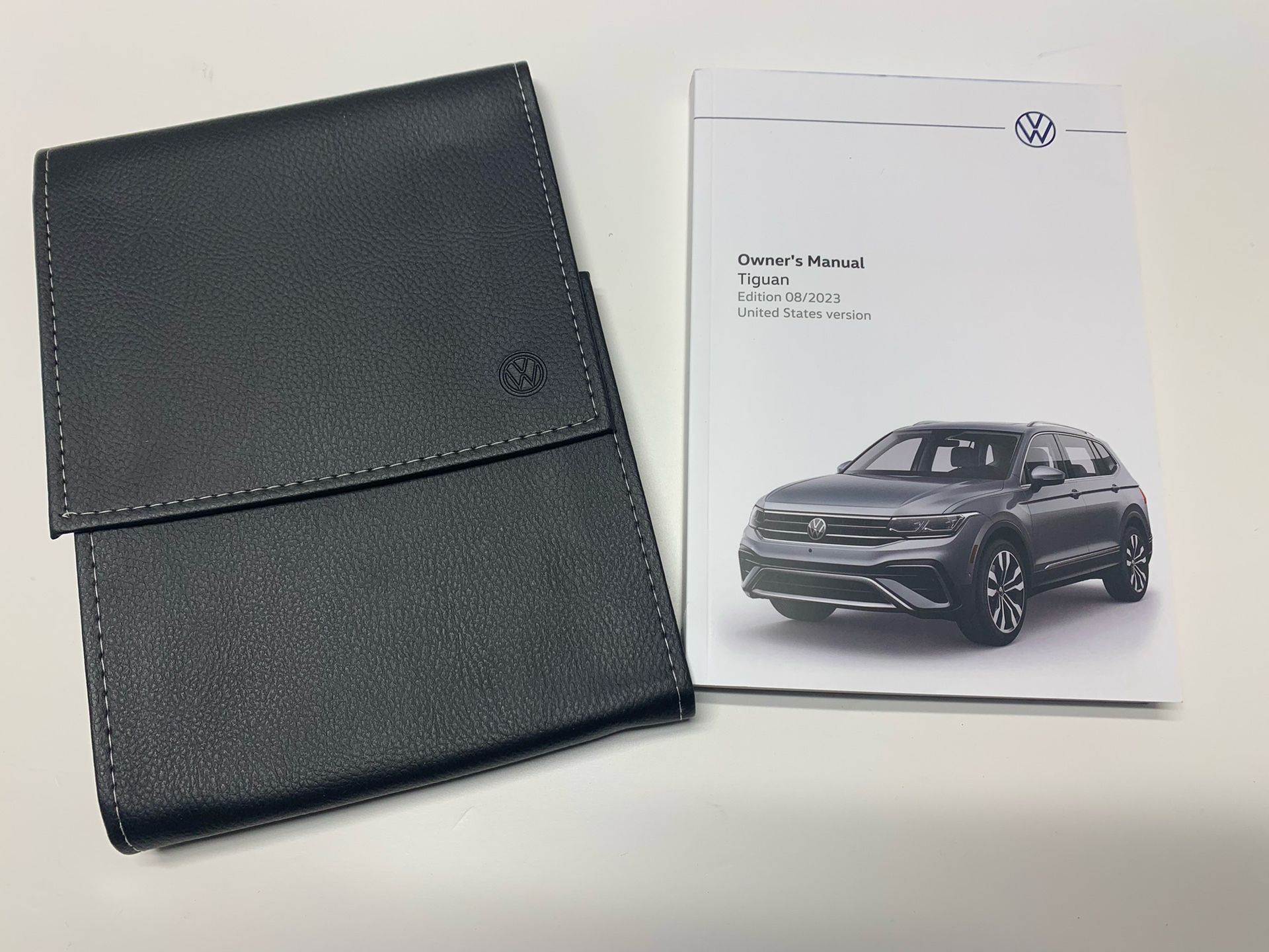 2024 VW Tiguan Owners Manual And Leather Case