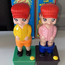 1 broken Classic Gag Prank - Squirting Wee Wee Pee Boy Water Squirter Toy Joke