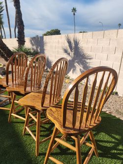 4 Solid Wood Bar Stools That Swivel 360⁰