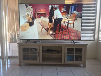 Tv Stand up yo 75 inc TV