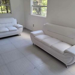 White Sofa And Loveseat 